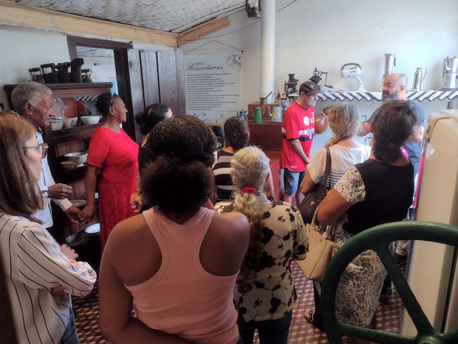 api-modulos/fotos/img/galeria_cat_culturais_536/536/13517/VISTA GUIADA POR GUSTAVO, CRÁS AUGUSTO DE OLIVEIRA DUARTE, RESPONSÁVEL LUCILENE, 26.11.2025 (9).jpg